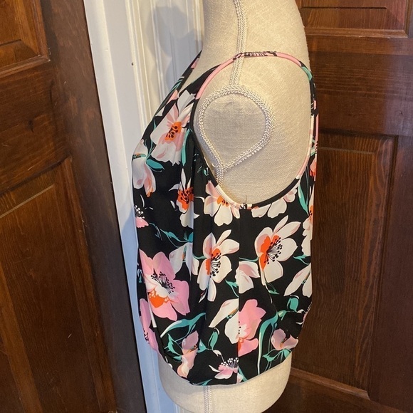 Express spaghetti strap floral crossover blouse - Picture 7 of 8